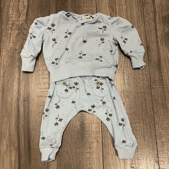 Jessica Simpson Blue with Black Floral Design Sweatshirt and Pants - Picture 2 of 6